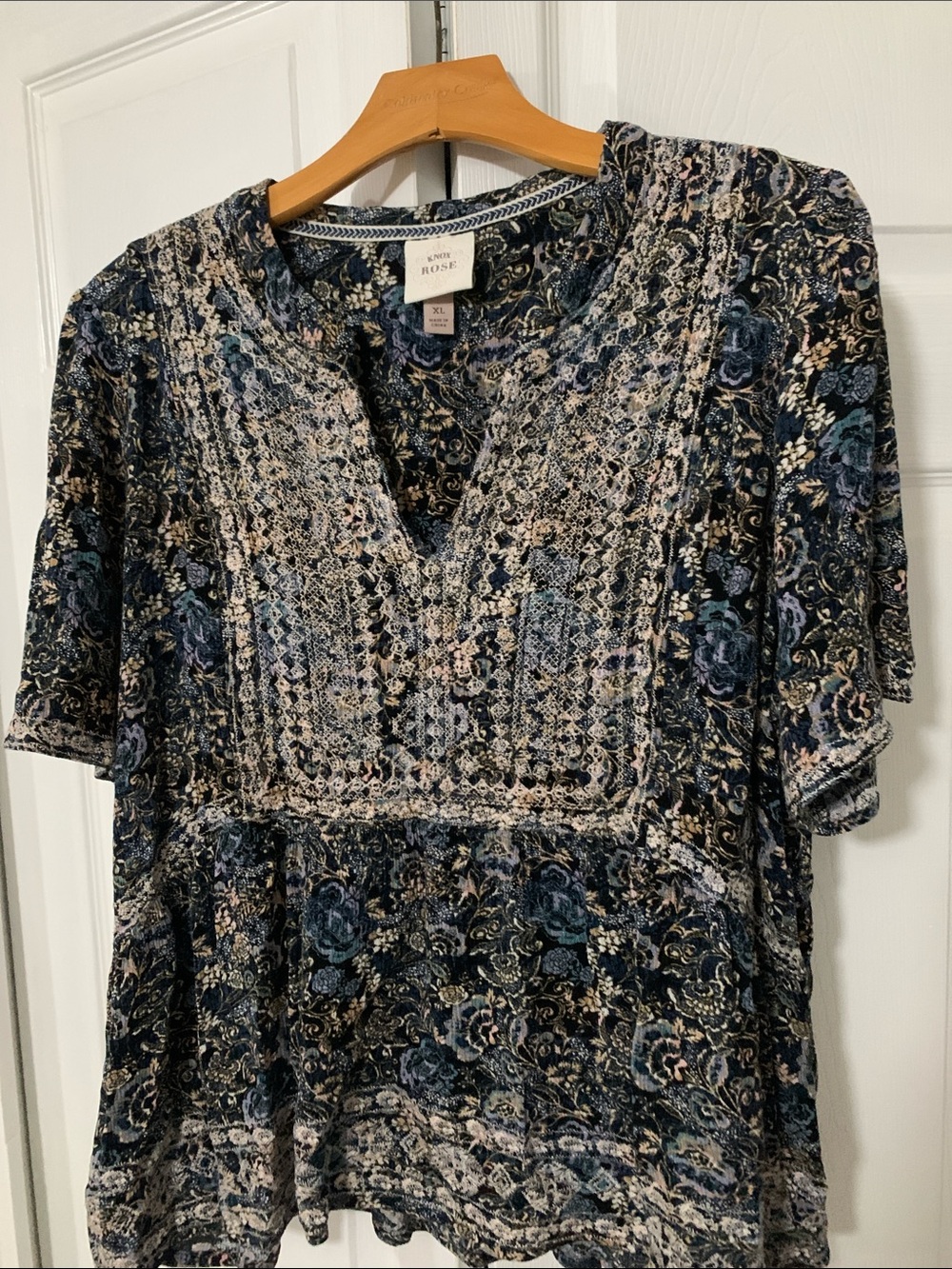 Knox Rose Navy & Cream Floral Pintuck V-Neck Tunic
